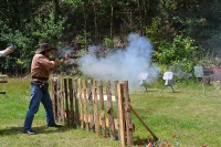 /album/a16-7-2011-pritkov-zavod-v-cowboy-action-shooting-/samozrejme-i-z-brokovnice-se-strili-cerny-prach-jpg/